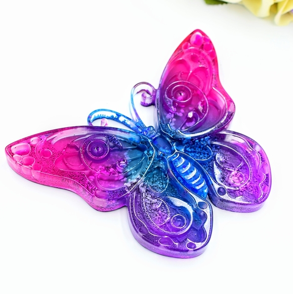 Beautiful Butterfly Figurine - Picture 1 of 8